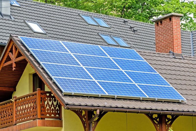 chauffagiste-TRANS EN PROVENCE-min_solar-panels-1477987